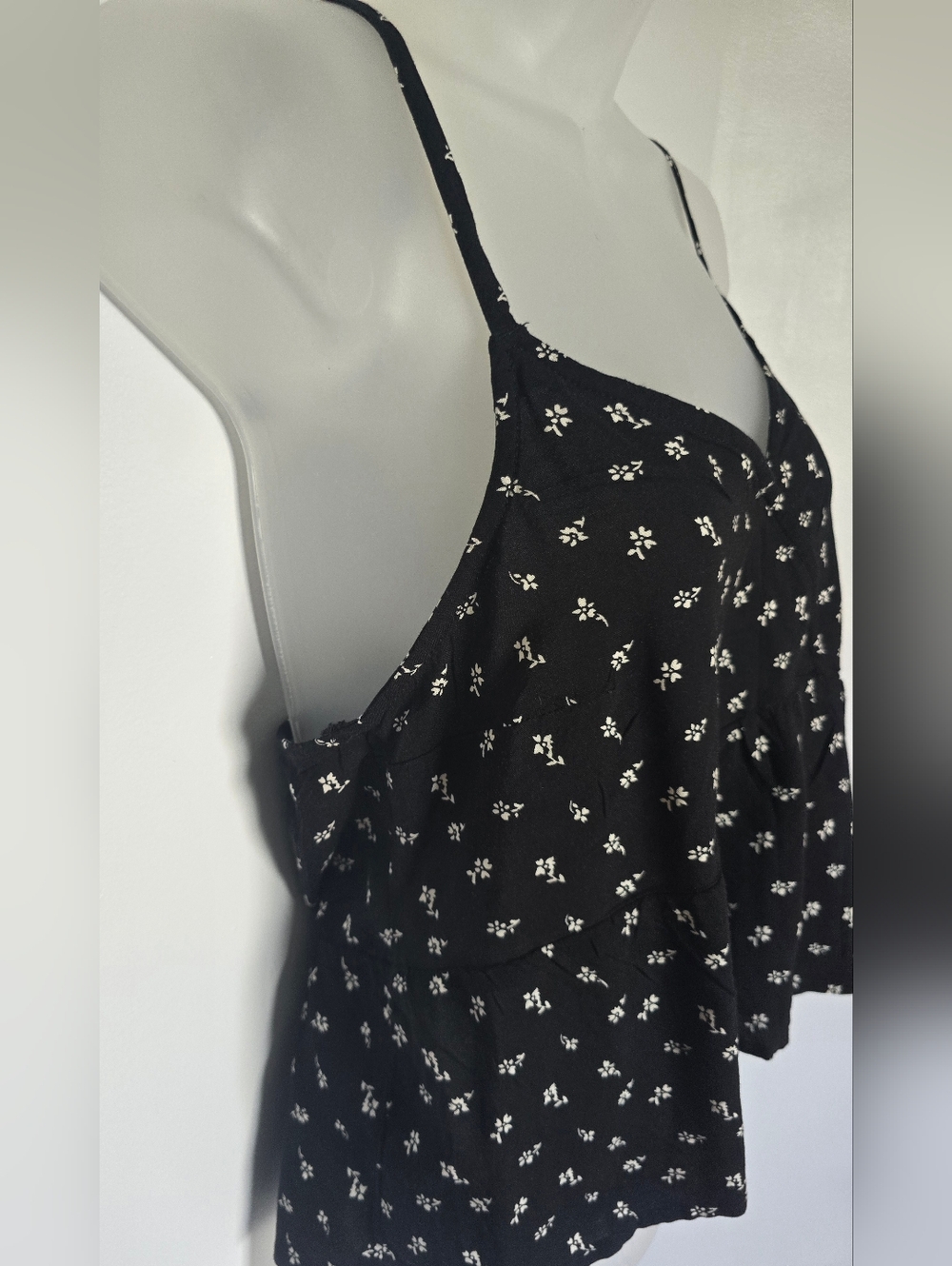 NWT Hollister tank topWomens size large Black And White Floral Tie Straps Floral - Picture 4 of 7